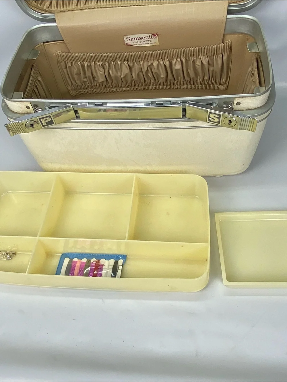 Vintage Samsonite Silhouette White Train Case Makeup Luggage Tray & Mirror